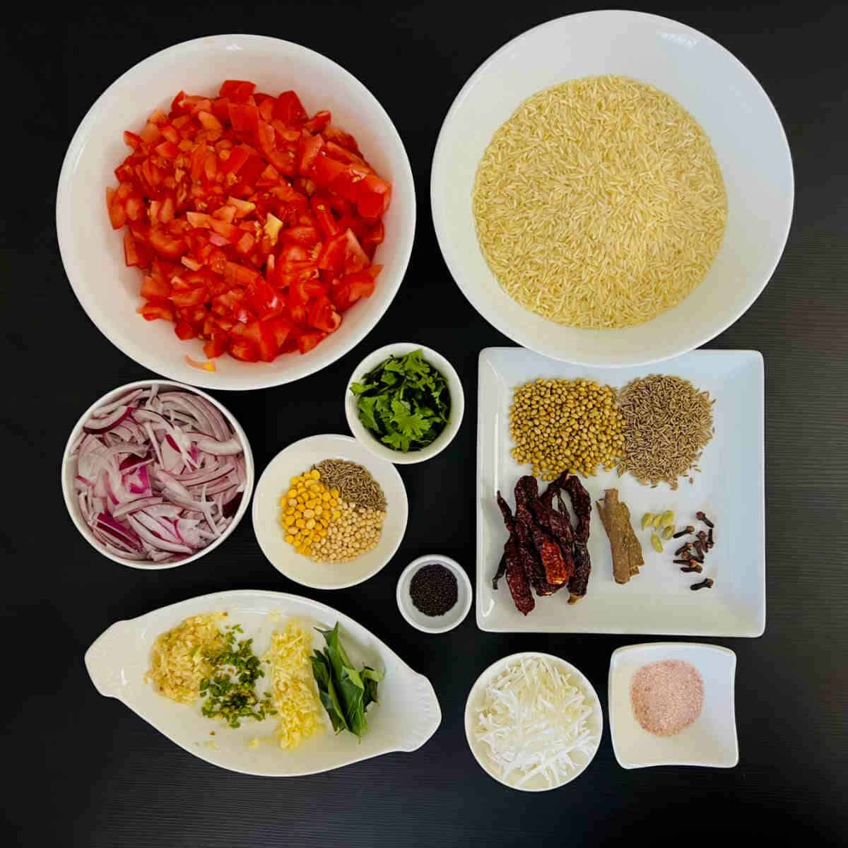 ingredients to make tomato rice.