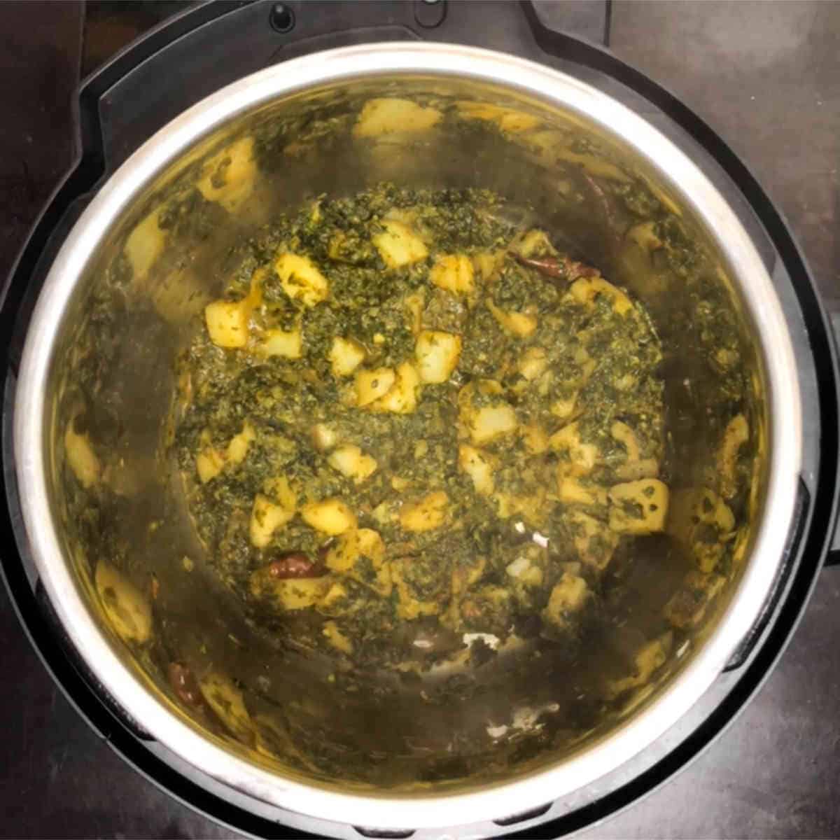 aloo palak curry in instant pot.