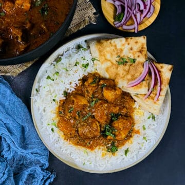 Chicken masala served with rice and roti.