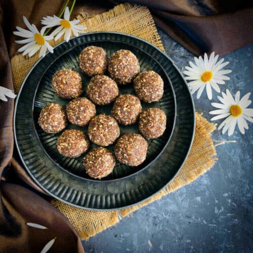 Guilt-free Amaranth, Dates and Almond Ladoo Recipe