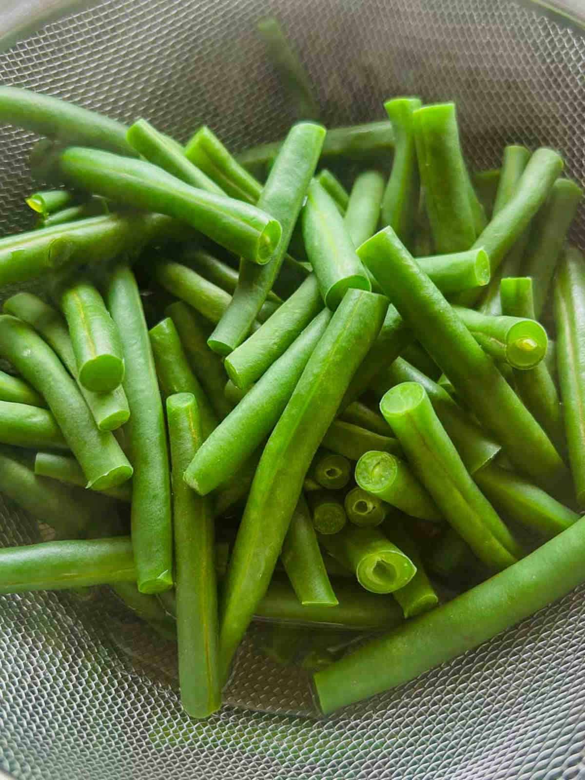 Blanch the green beans for 5 minutes in boiling water.