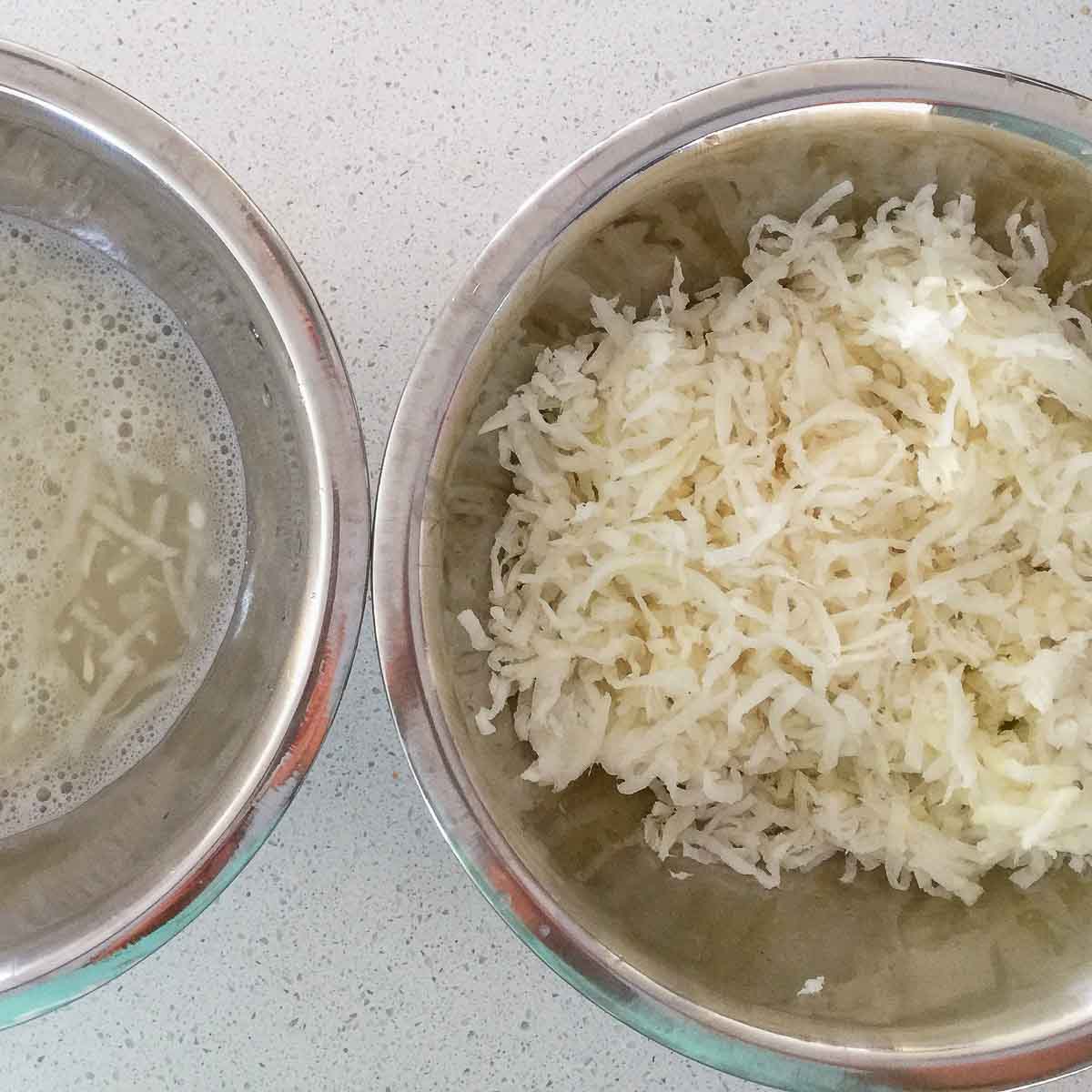 Soak grated radish in salt and squeeze out excess water.