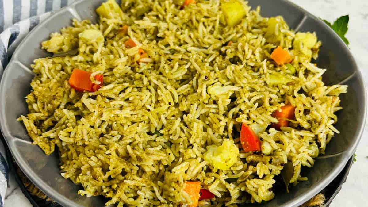 Vegetable pulao in a grey bowl.
