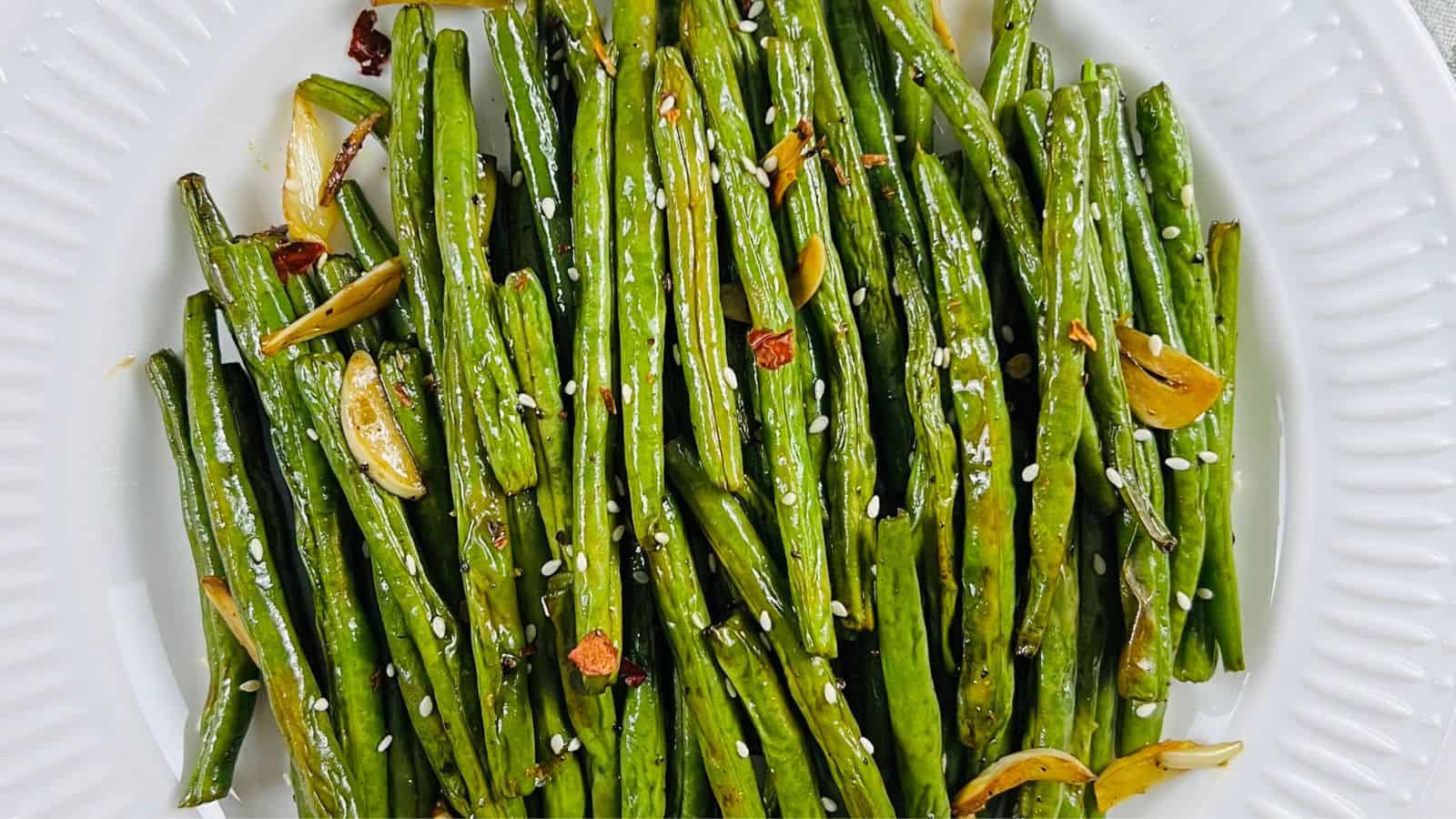 Air Fryer Green Beans on a white plate.